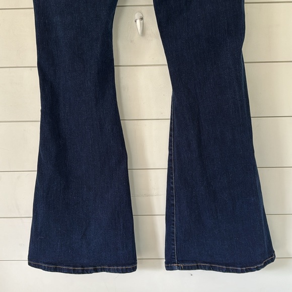 refuge Size Junior 9 W29" AUSTIN High Rise Flare Distressed - Picture 11 of 12